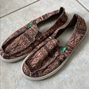 Sanuk tribal slides